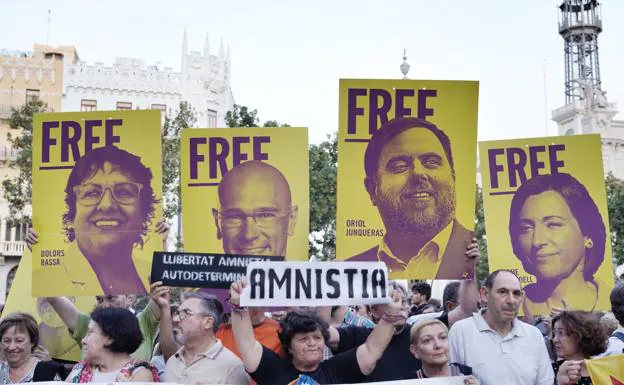 Concentración a favor de los líderes del 'procés' en octubre de 2019 en Valencia./MIKEL PONCE