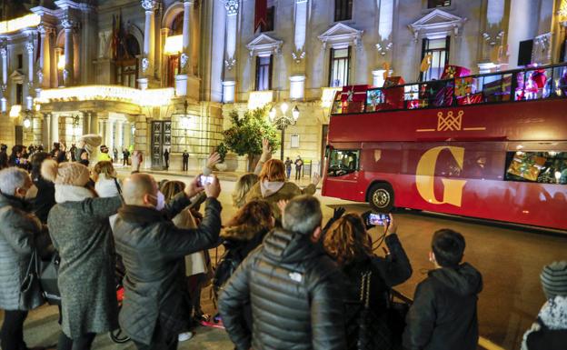 The parade of the Kings of Valencia revolves the Council and the municipal government