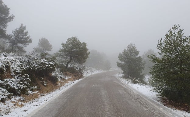 Carretera entre Moixent y Navalón. /lp