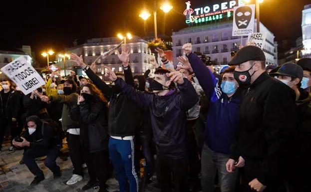 Momenti di tensione alla Puerta del Sol di Madrid./afp