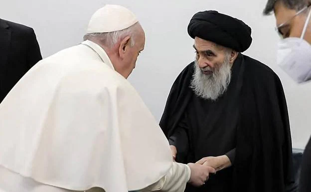 Sistani y Francisco se entrevistaron ayer en la humilde morada del gran ayatolá, un modesto piso de alquiler en Nayaf (Irak)./afp