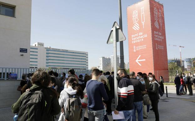 Puig confirma los nuevos turnos de vacunación en la Comunitat Valenciana: Sanidad empieza a llamar a otro grupo de edad