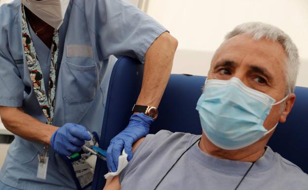 La Comunidad descarta la suspensión de la vacunación con AstraZeneca a la espera del dictamen del Consejo Interterritorial