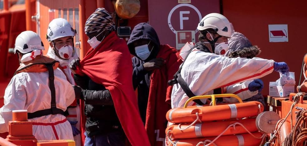 Un inmigrante, muerto en una embarcacion rescatada en Gran Canaria - Vimarsana News