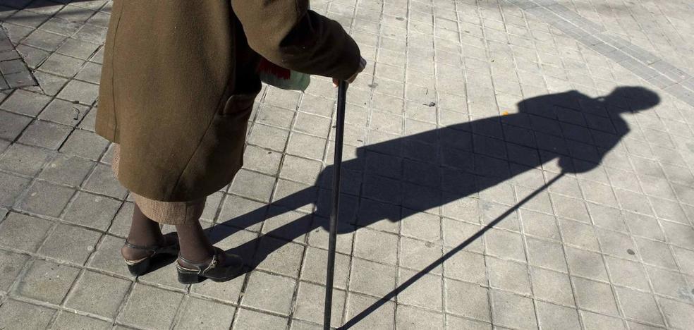 La cuidadora de una anciana de 90 años okupa su casa aprovechando que estaba en el hospital - Vimarsana News
