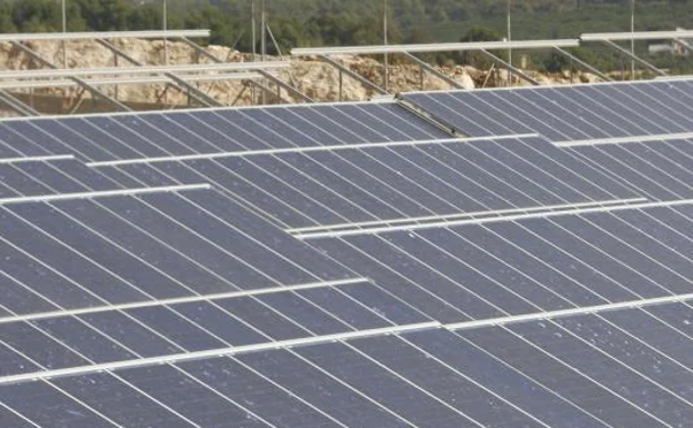 Uno de los primeros sistemas fotovoltaicos instalados en la comunidad, en el municipio de Onda. 