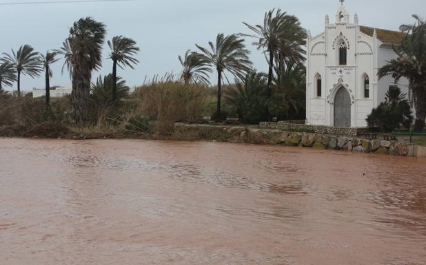 Lluvia de última hora en la comunidad: Varias carreteras siguen trastornadas por las inundaciones en Valencia y Castellón