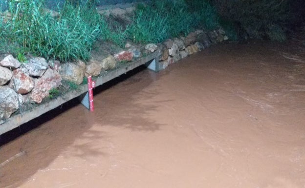 Alzira, en alerta por un posible desbordamiento del canal de interceptación