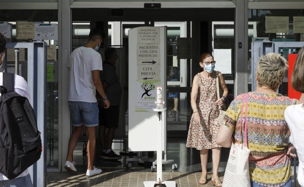 Sanidad emplea 2.000 delegados menos este verano que en 2019
