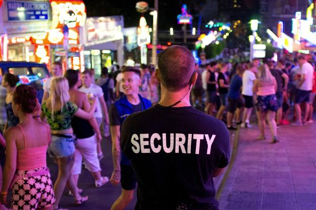 Vida nocturna de los jóvenes en las discotecas de Magaluf.  LP