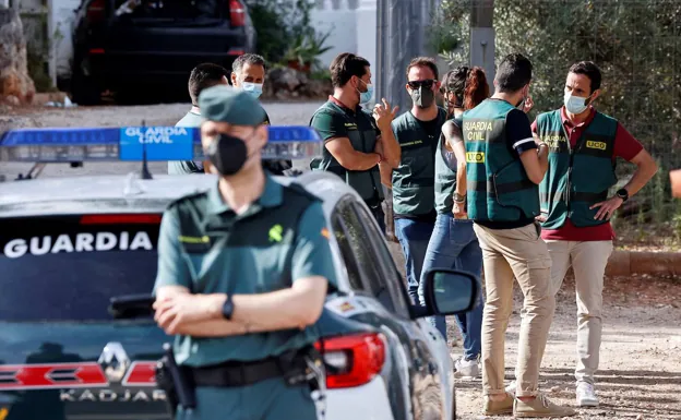 Varios agentes de la Guardia Civil en una actuación en Valencia. 