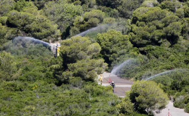 Demostración de cañones de agua en La Devesa. 