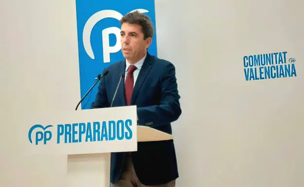 El presidente del PPCV.  Carlos Mazón, durante la actuación de este jueves.