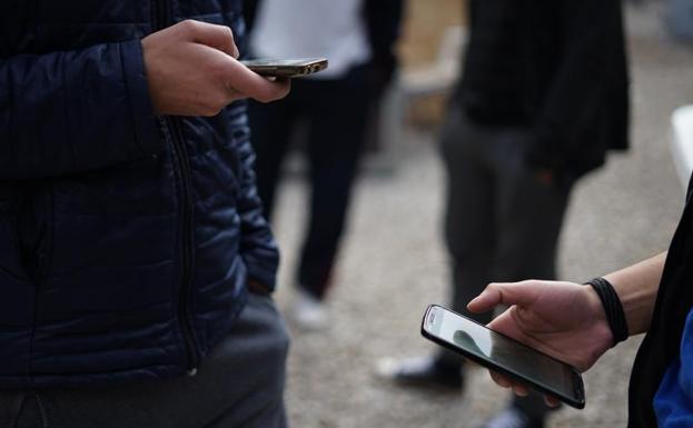 Lowi avisa a sus clientes de las facturas que llegan de Vodafone