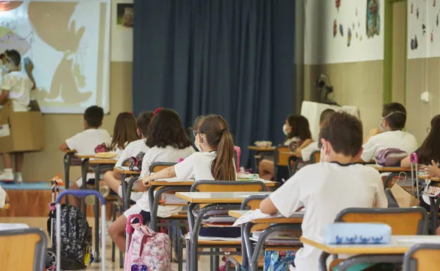 Alumnos de un colegio valenciano durante una clase, en una foto de archivo. 