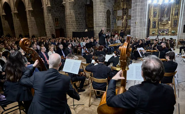 Un instante del concierto de debút de la Sinfónica Victoria Fernández. /N. FRANCÉS