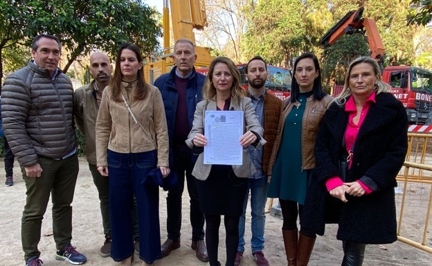 Diputados del PP con el pacto de 1979. 