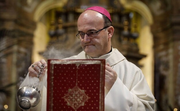 El obispo de Alicante en un acto. 