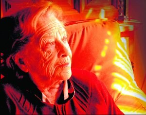 Conchita Ramírez, 
de 92 años, en el salón de su casa./
D. PÉREZ/